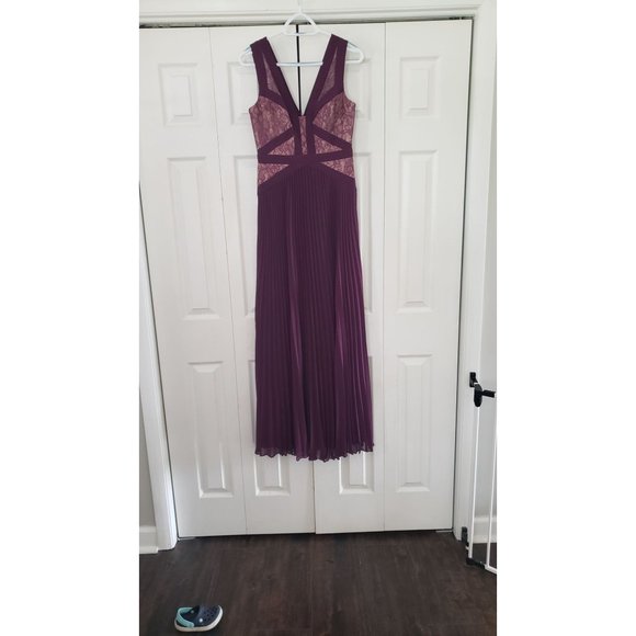 BCBG MAXAZRIA Dress Evonne Lace Blocked Pleated Gown Deep Port Wine Size 6 - Picture 3 of 8